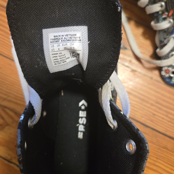 Converse All Stars With Insect Designs - Picture 5 of 6